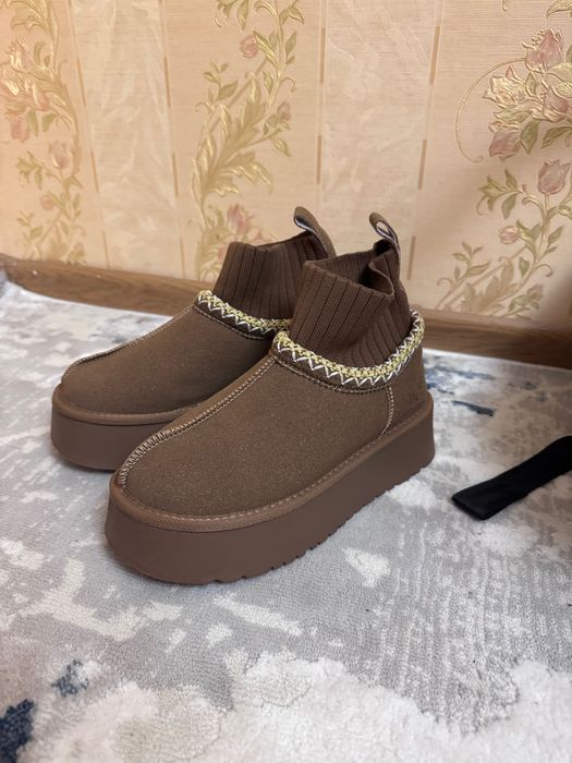 Продаю угги, в отличном состоянии