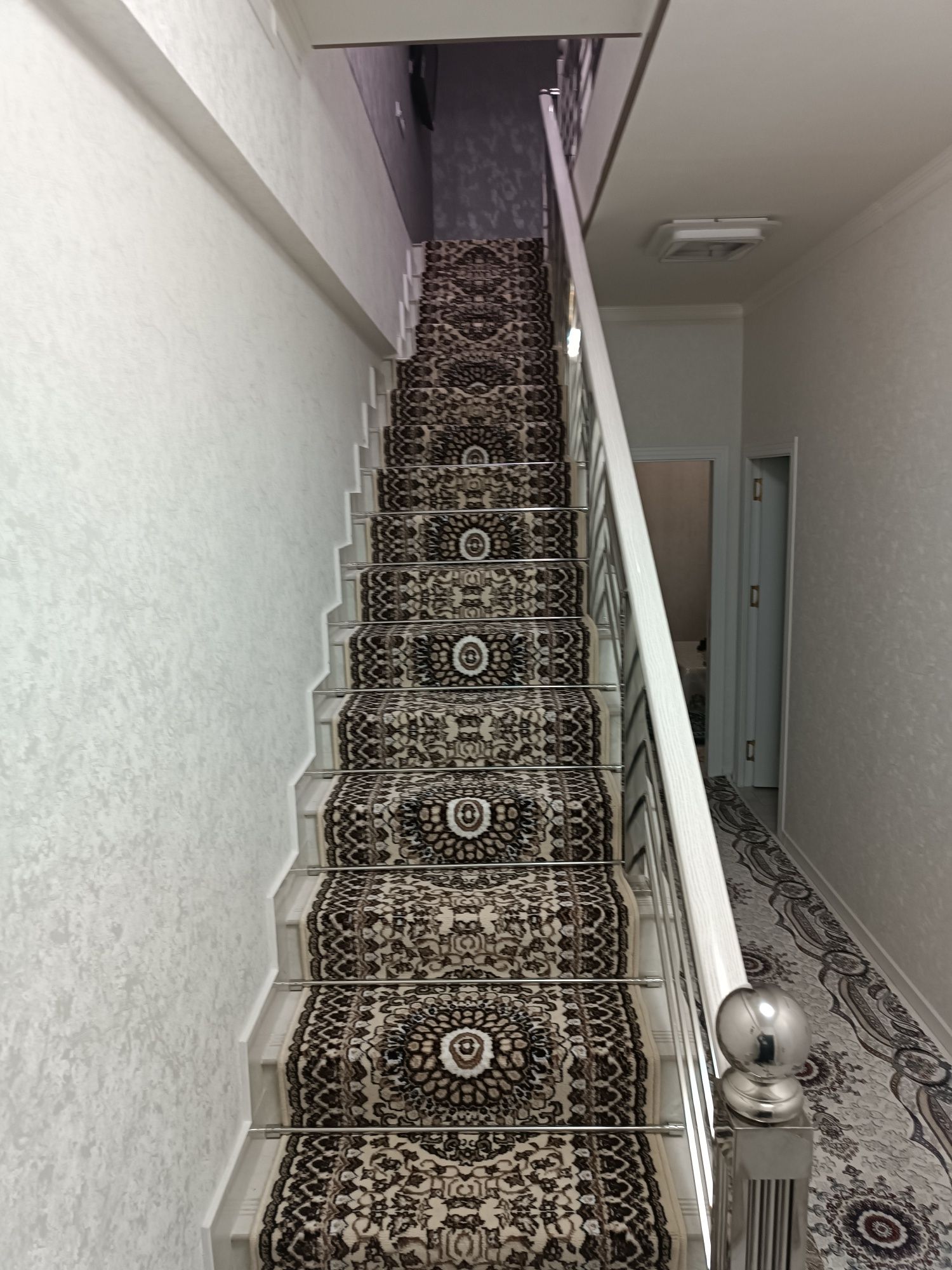 Продажа драп резина и установка ковров держатель для лестницы