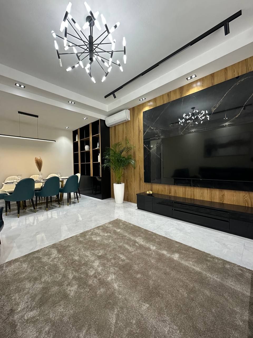 ПРОДАЁТСЯ КВАРТИРА 4/4/8 в новостройке ЖК Ташкент Сити
Gardens  Reside
