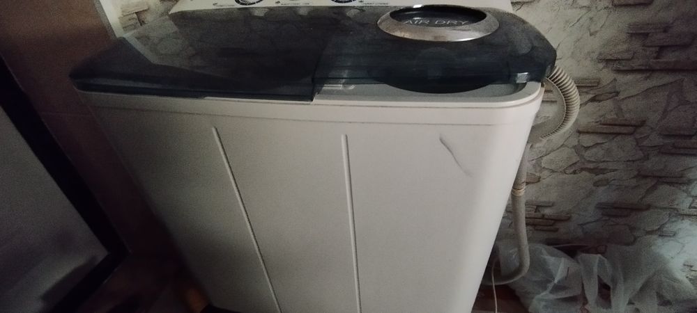 Продам машину стиральную