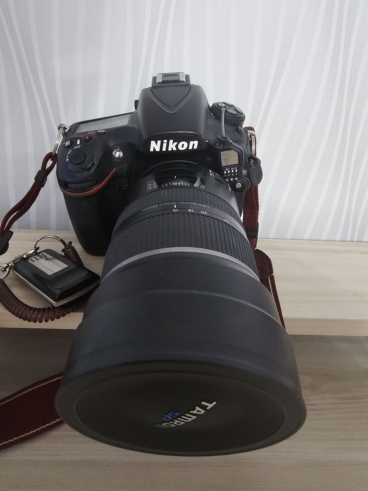 DSLR  Nikon D810