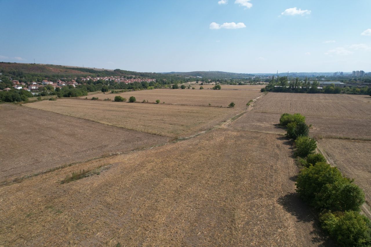 Продава се Земеделски имот в Плевен, Индустриална зона -  кв.м за 2040 €/дка - Снимка #11