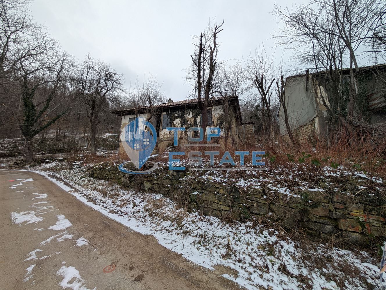 Парцел със стара къща в близост до град Трявна