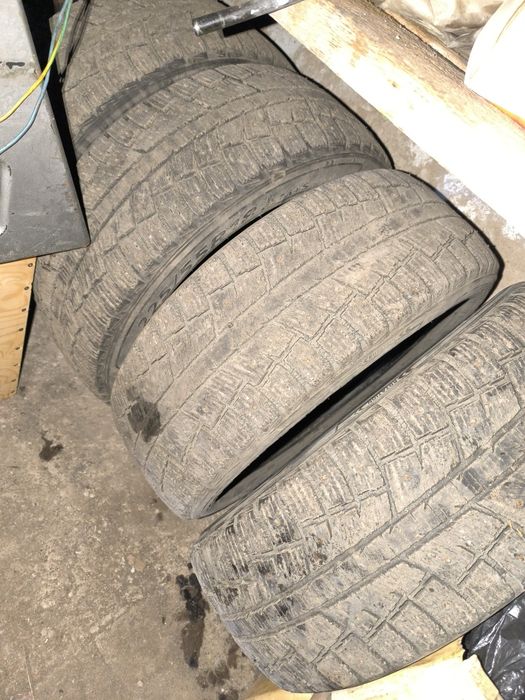 Продам зимнюю шипованную резину 225/55/18