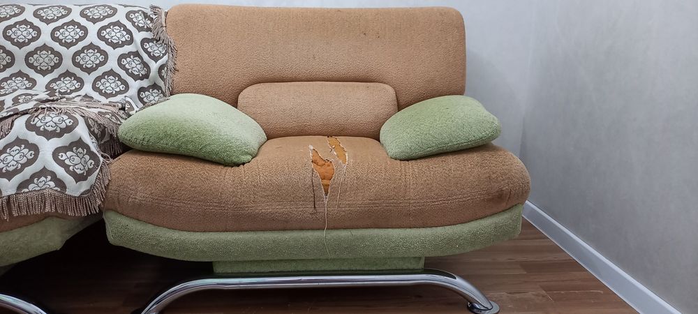 Диван, и два кресло