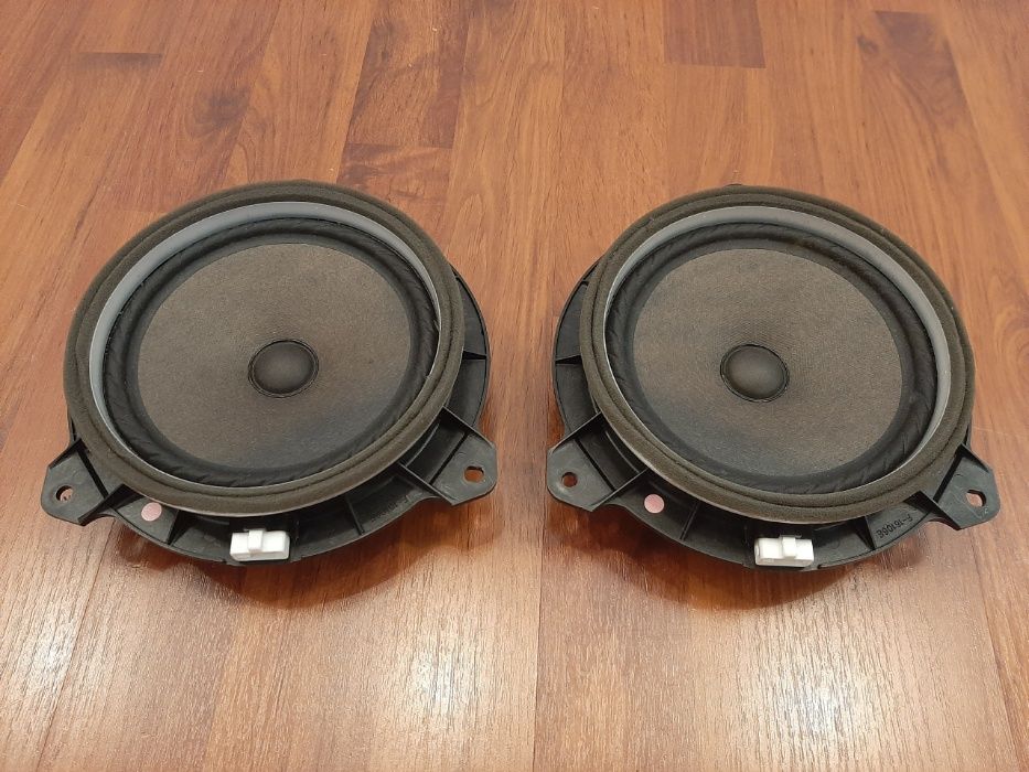 Продам Динамик передней двери Toyota