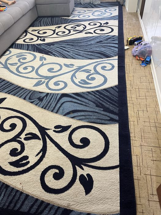 Бу килем сатылады. Қолданылган,өте қалын ,сапалы, жуып алуыңыз кажет,