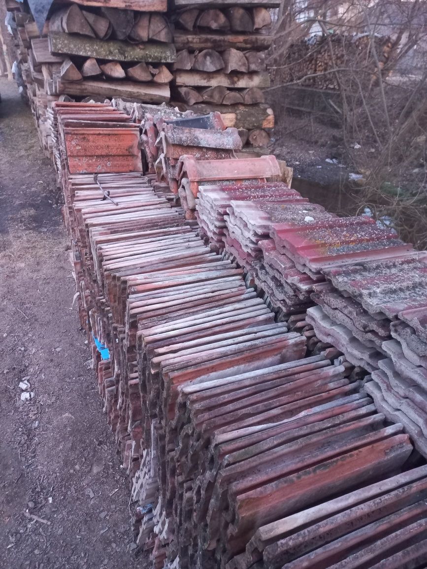 Țiglă veche si coame în stare buna