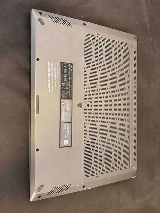 Vand schimb asusTUF Ryzen AI 9 HX370,16GB,1TB,RTX4050 8GB garantie2026