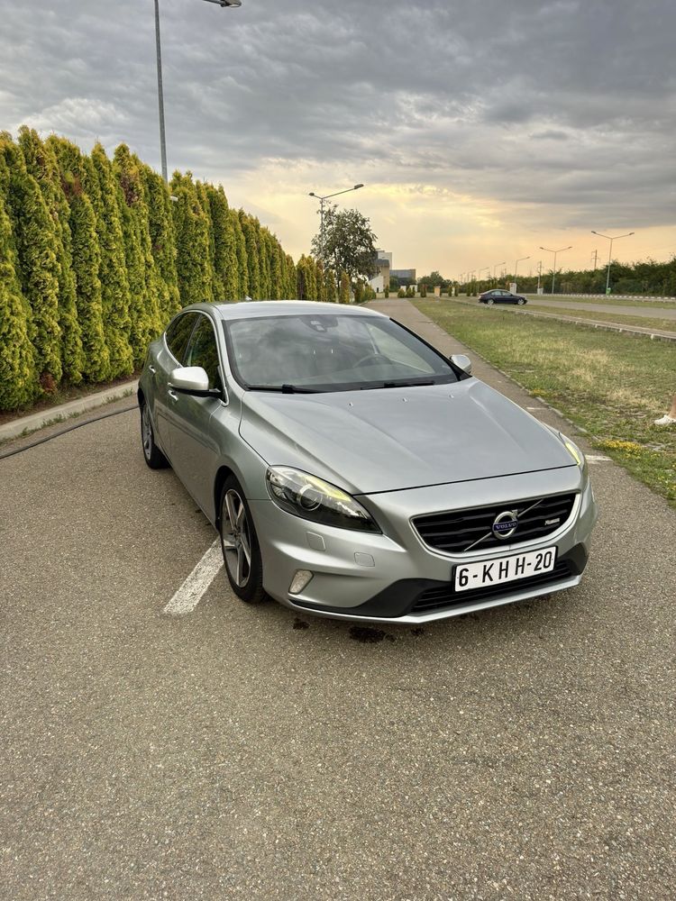 Volvo V40 R-Design Camera piele alcantara