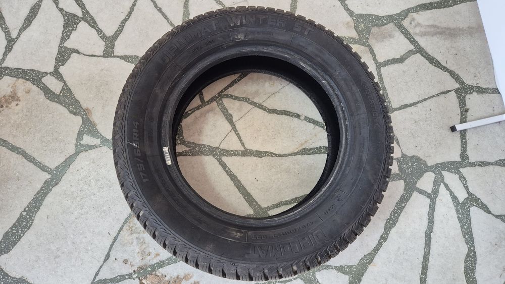 4 броя зимни гуми-175/65R14