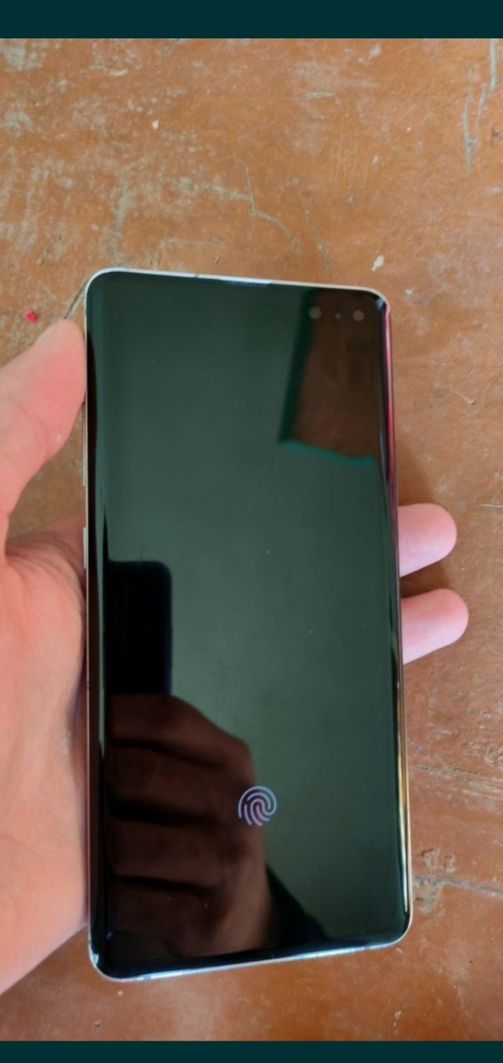 Samsung galaxy s10 5g idyal holatda chizilgan qirilgan joylar yuq.