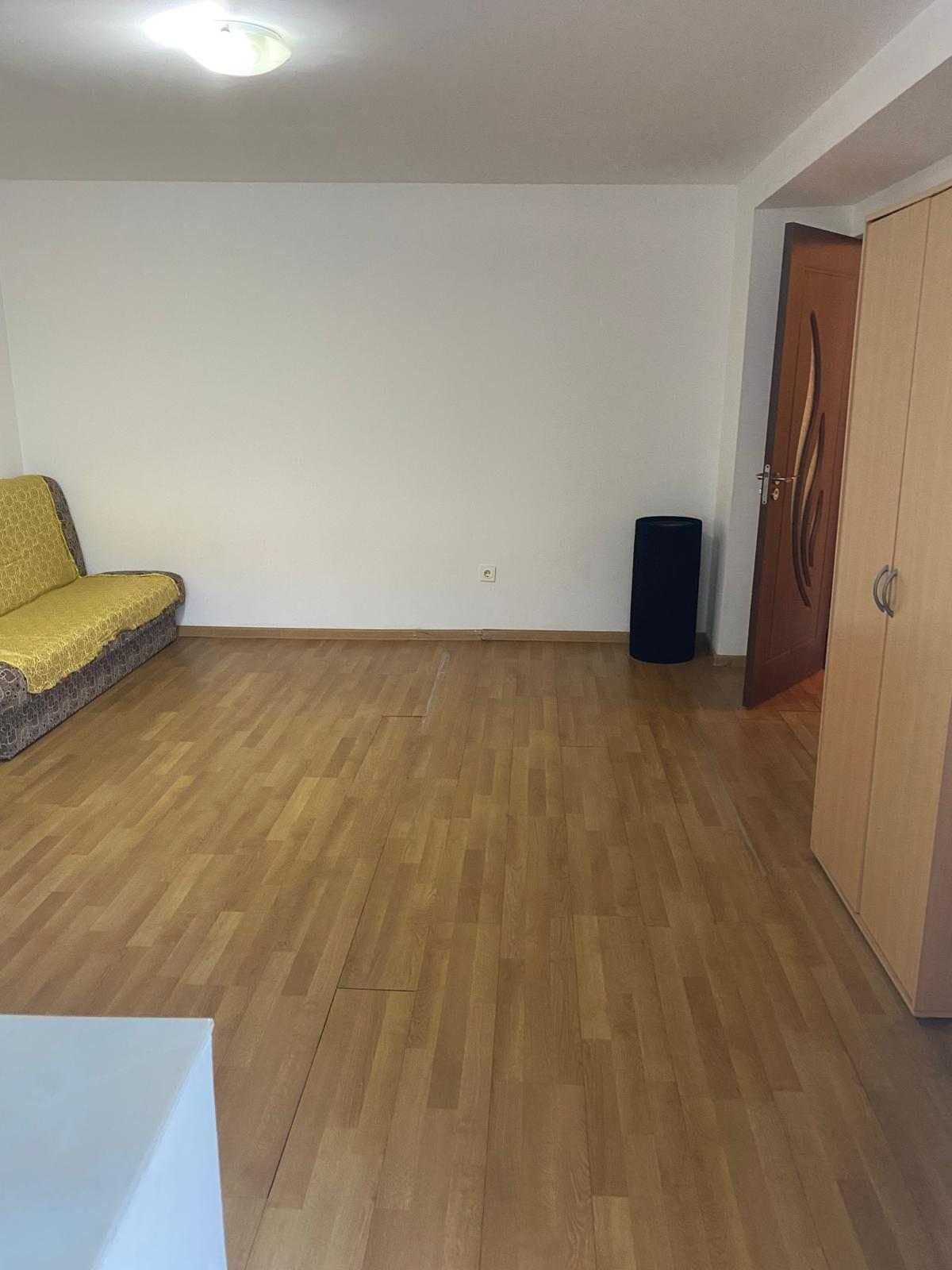 Apartament decomandat de înciriat