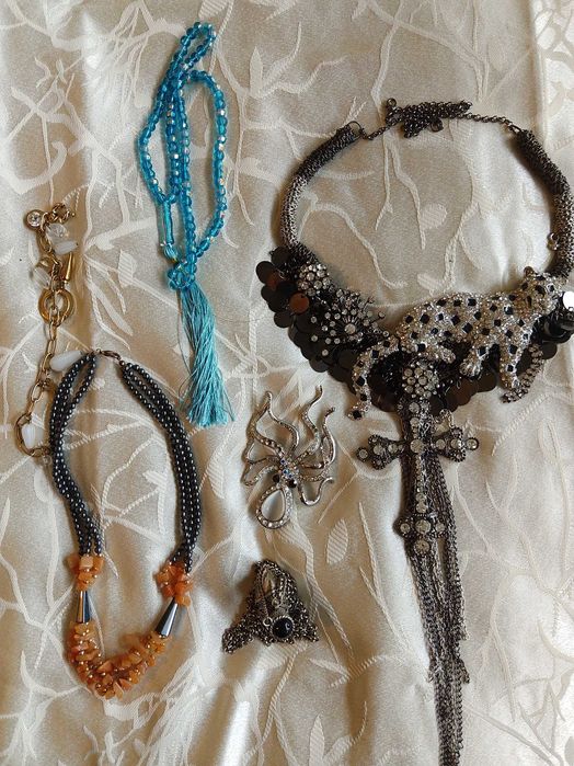 Дамска бижутерия от естествени камъни