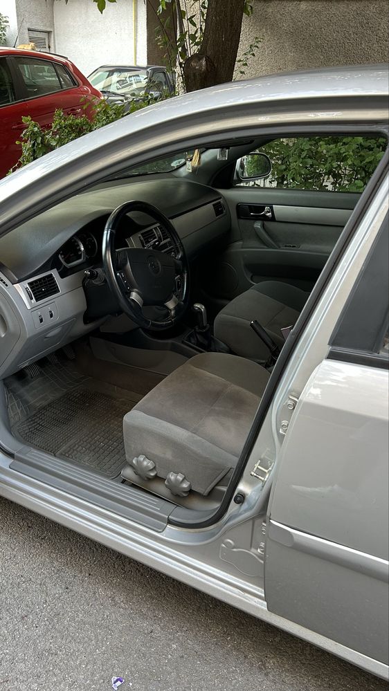 Chevrolet Lacetti.