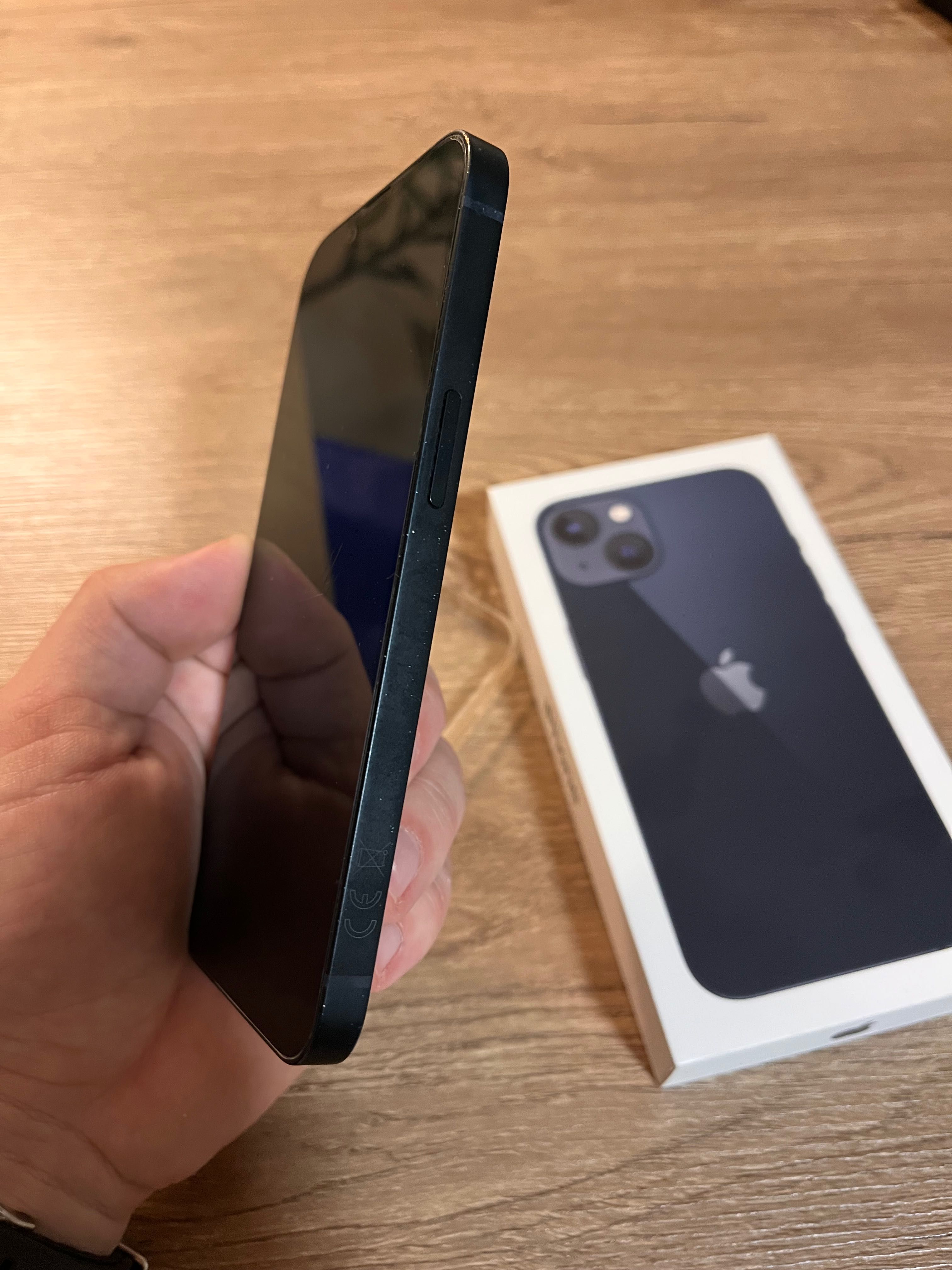Продавам iPhone 13 128 gb midnight