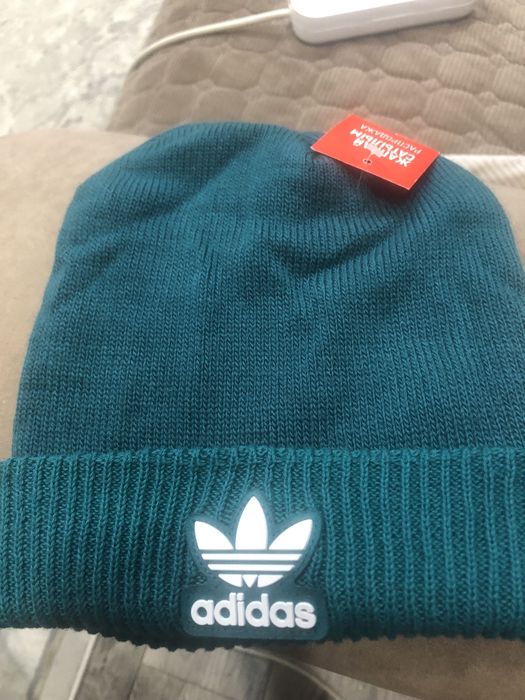 Продам шапку адидас