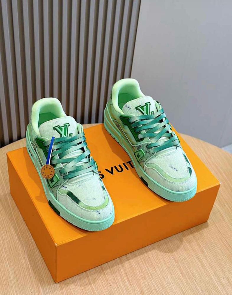 Adidasi Louis Vuitton luxury