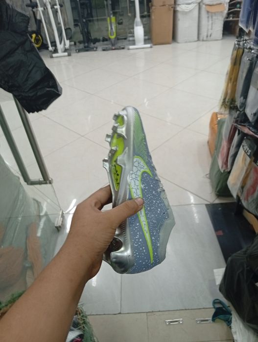 Nike air zoom mercurial model Narxi 250.000 som yangi
