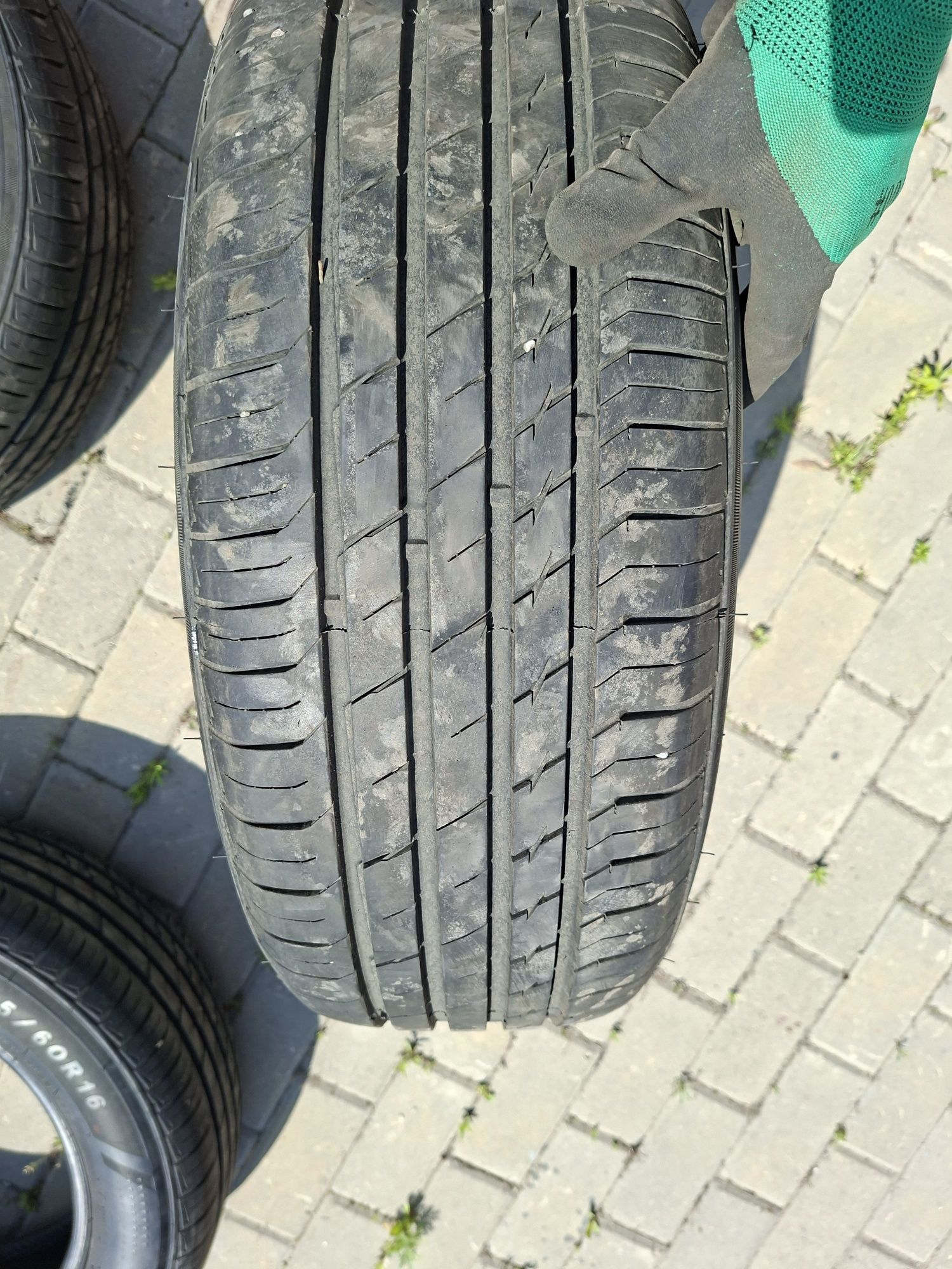 Шины 215/ 60 R16