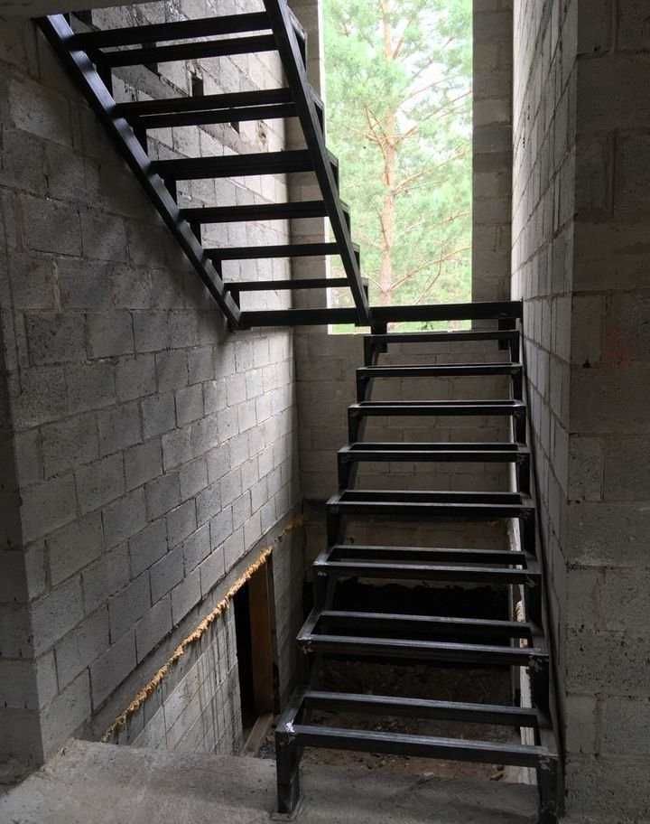 Лестницы любой сложности на заказ не дорого