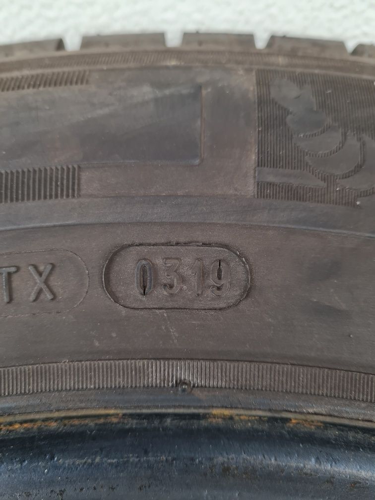 Летни гуми 4 броя за Бус MICHELIN Agilis 215 65 R16C дот 0319