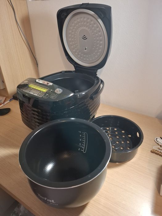 Vând Multicooker Tefal