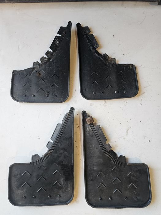 Set aparatori noroi Volkswagen Golf 1 / Jetta 1

Se vand exact cum sun