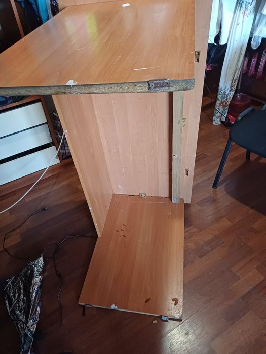 Отдам стол кухный