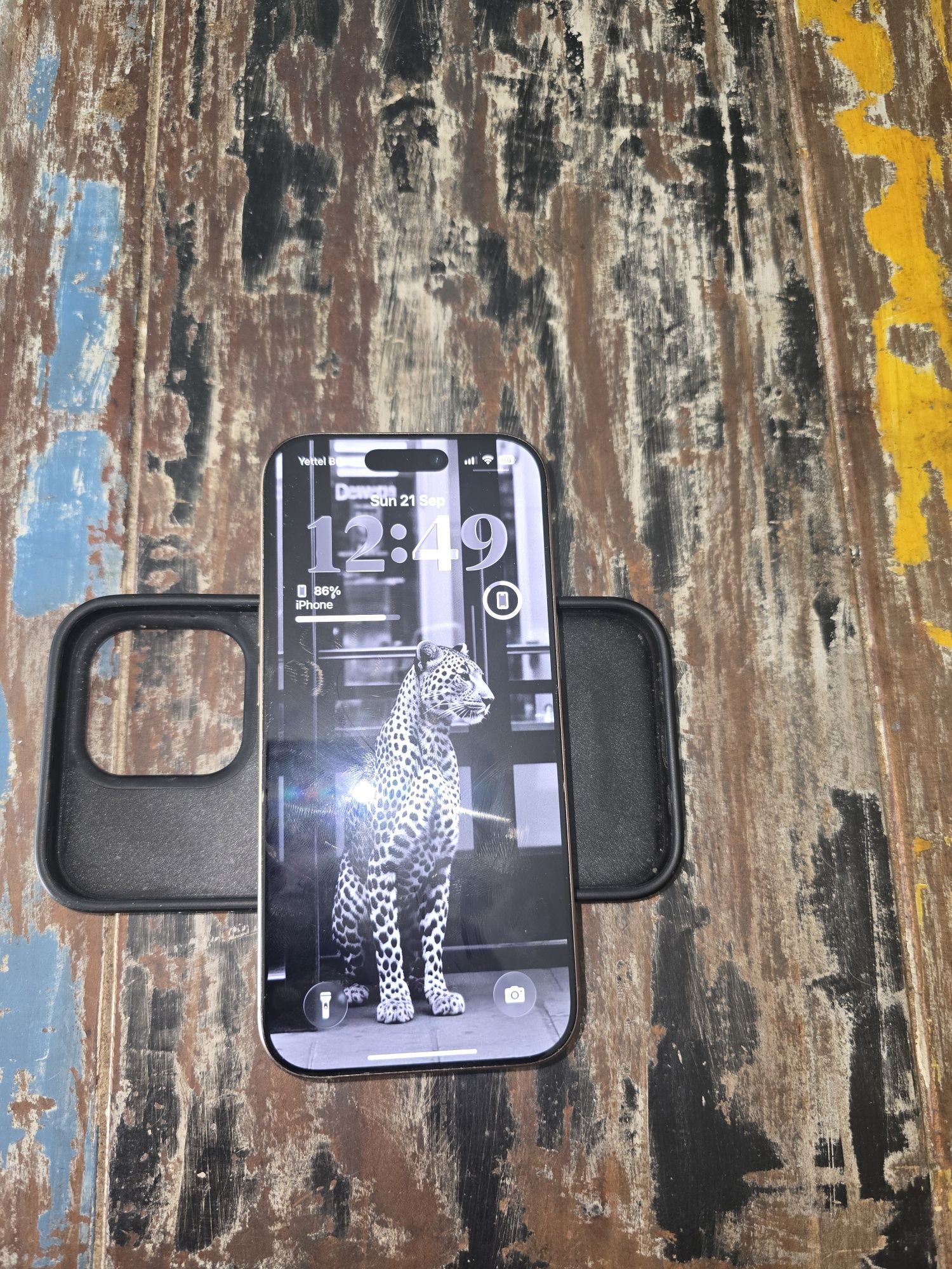 Продавам Iphone 16 pro 256GB