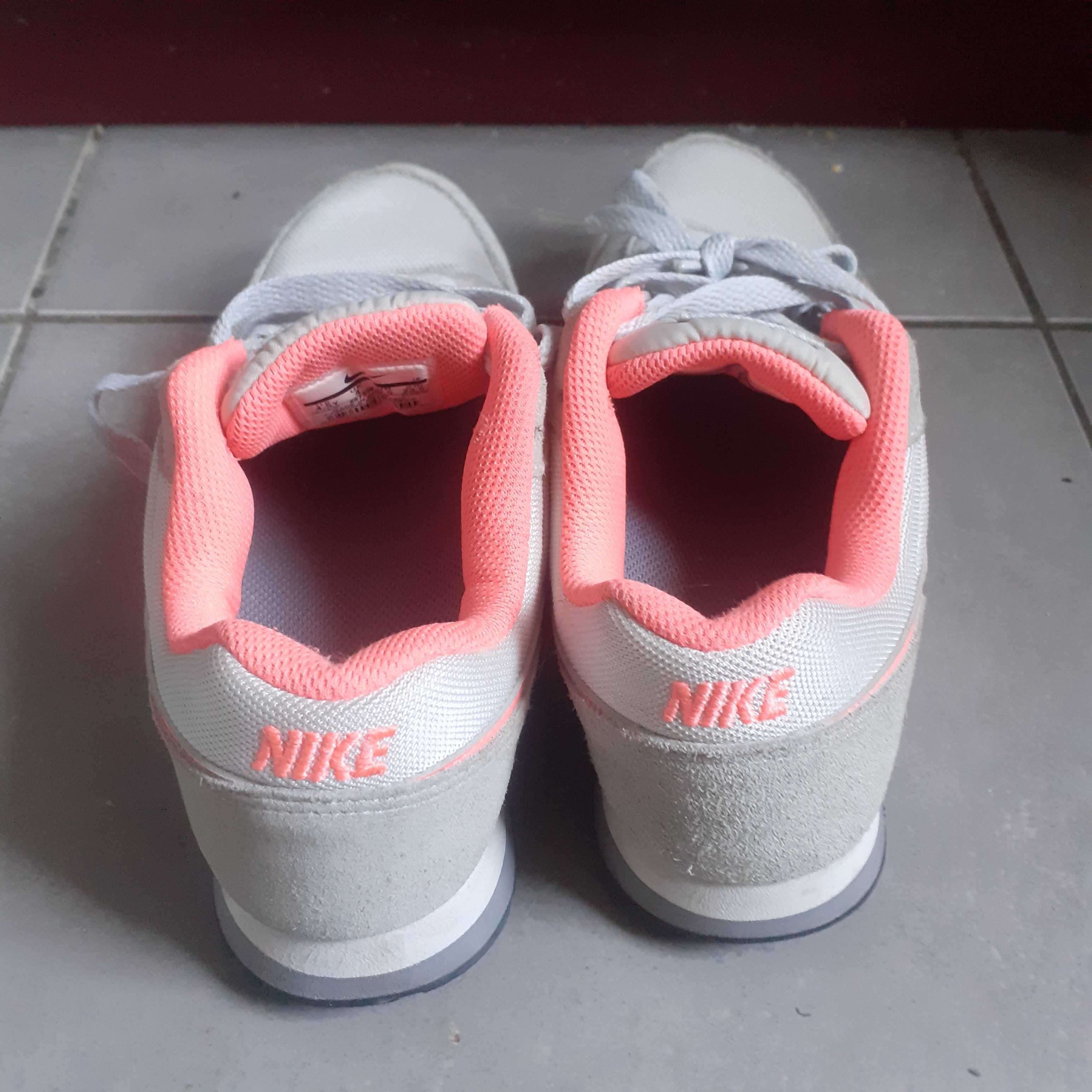 Vand adidasi Nike originali, marime 36,5 pret 80 lei