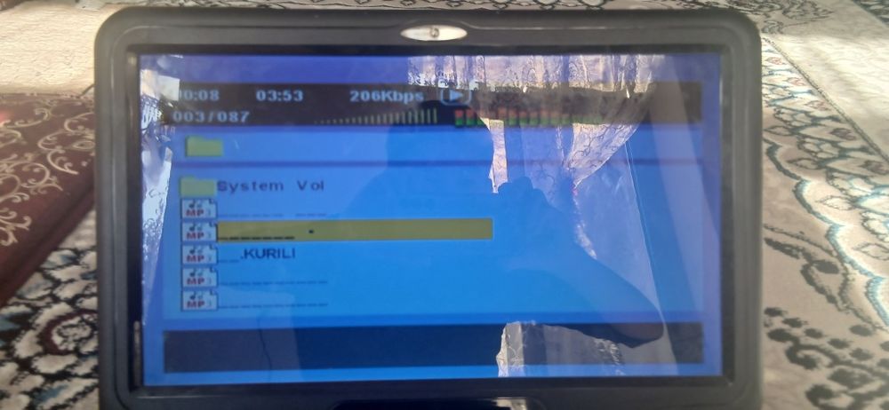 Eplutus portativ DVD pleer sotiladi!