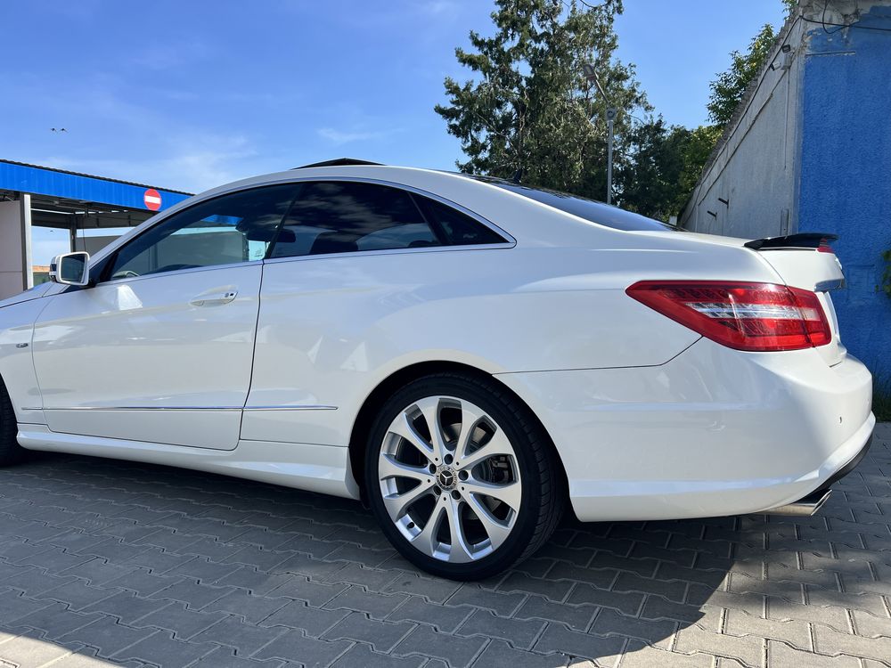 Mercedes E220 coupe