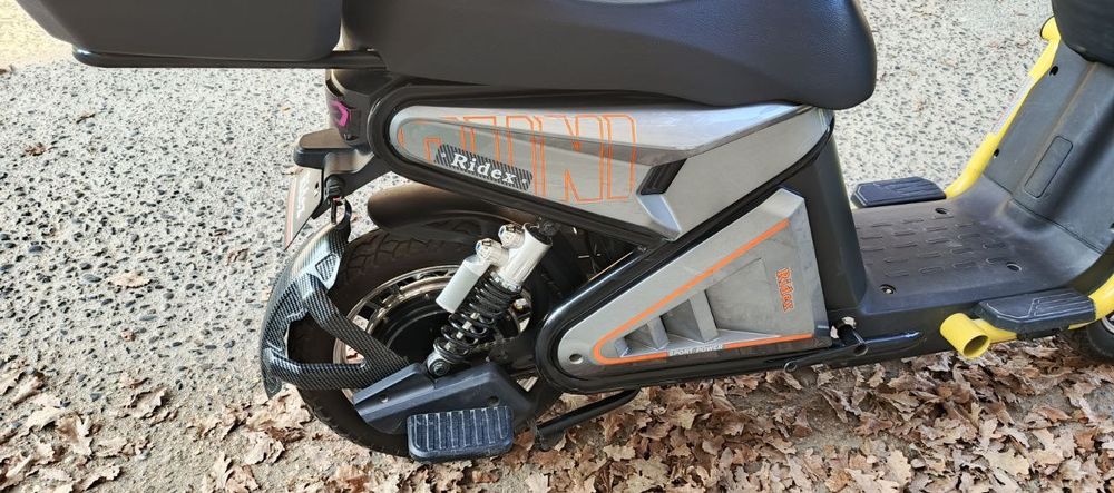 Скутер  электронный модель Ridek.