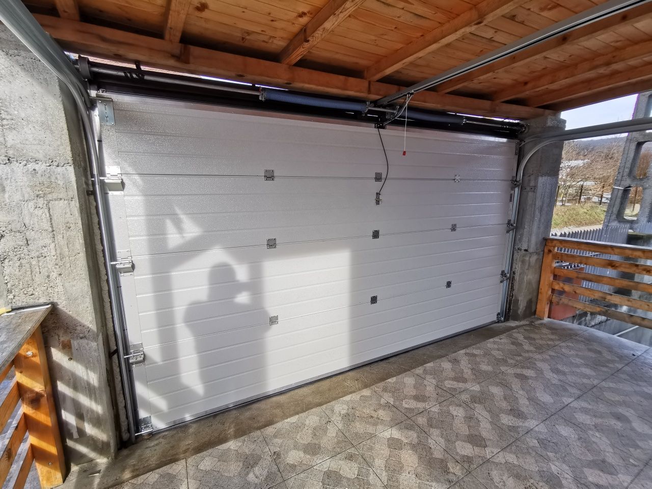 Ușa de garaj secționala