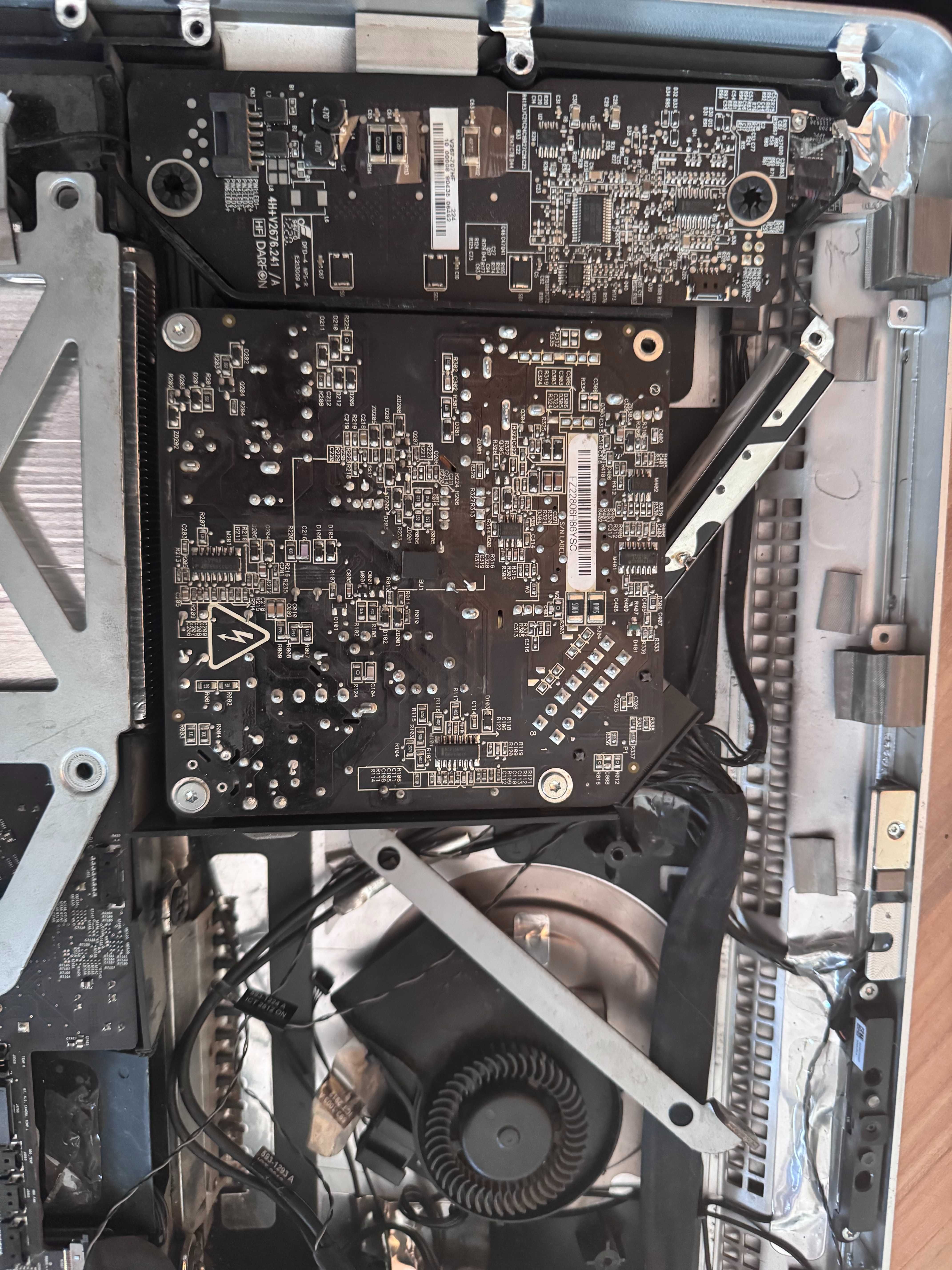 iMac 21.5" (Mid 2011) за части + стар монитор Samsung SyncMaster 224WM