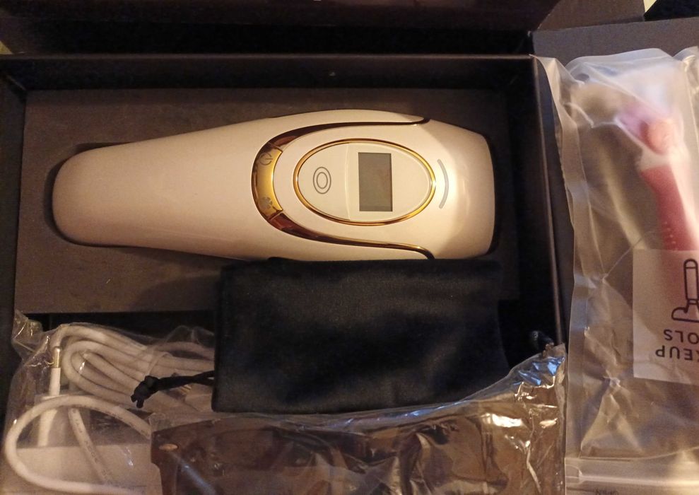 Епилатор IBORRIA IPL , 999 999 светлинни импулса - НОВ комплект