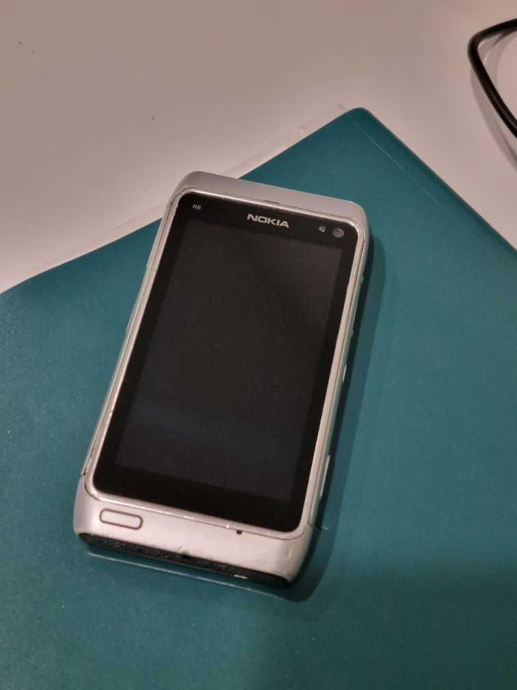 Telefon Nokia N8 perfect funcțional. Display aproape impecabil