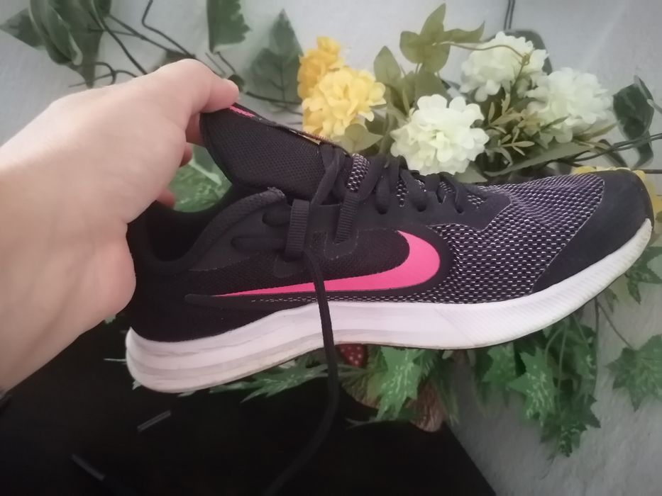 Дамски обувки официални и спортни