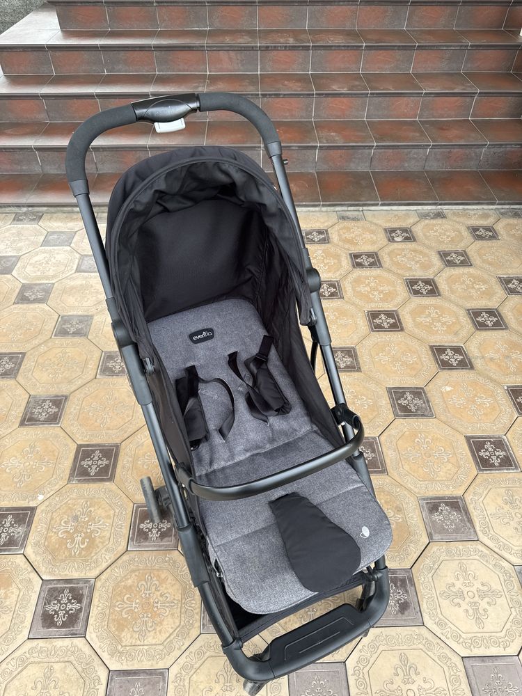 Коляска прогулочная Evenflo Zipon Plus черный