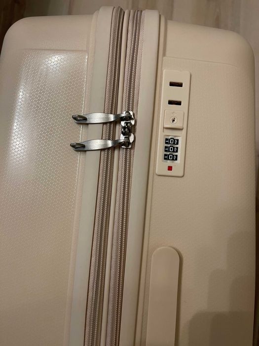 Чисто нов куфар - голям размер