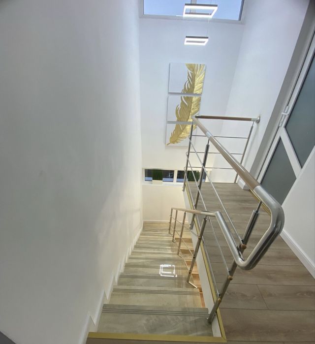 Vila la mare / afacere, P+1+M , 5 bai proprii , curte pavata , foisor