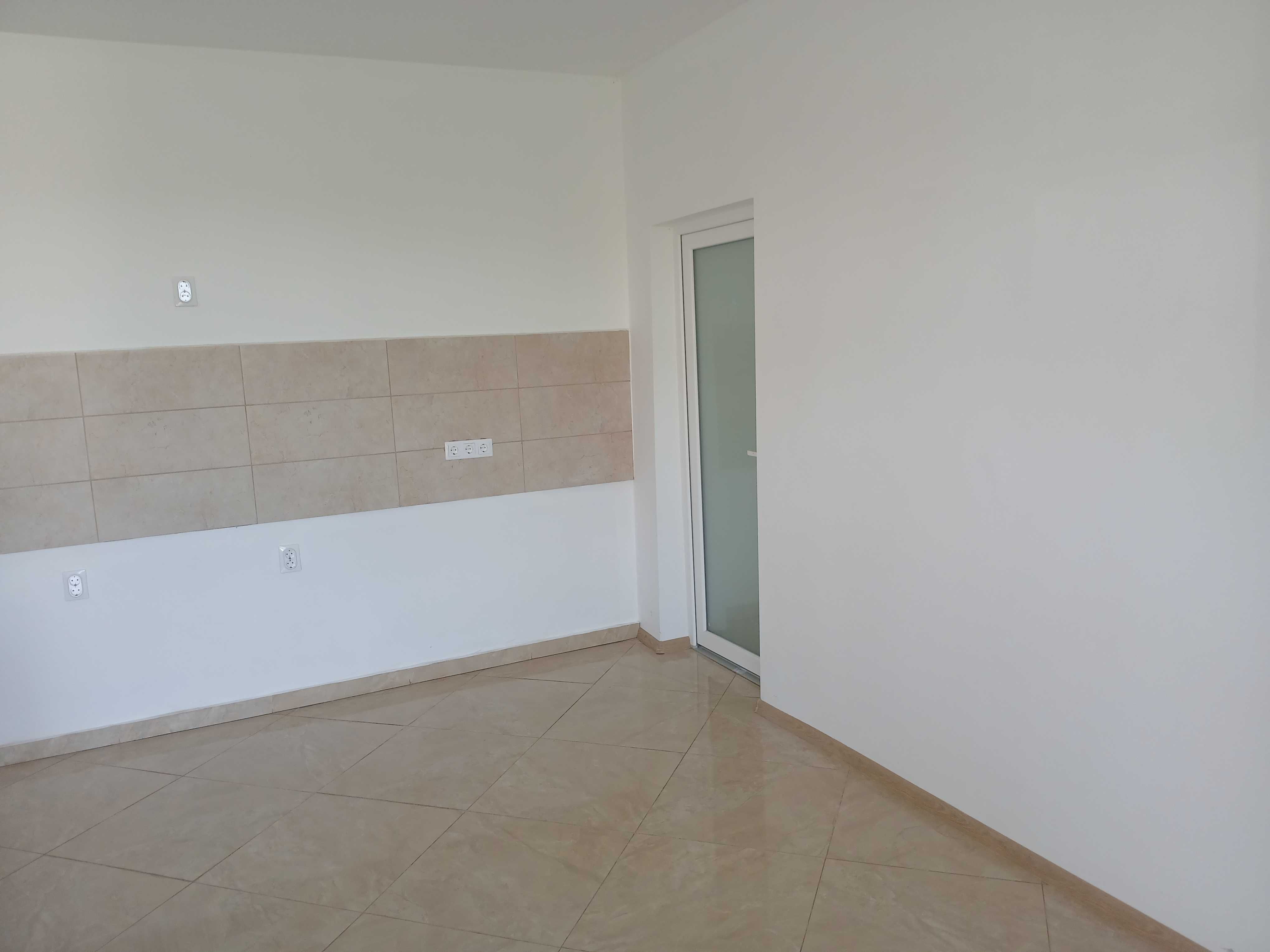 Vand casa la cheie, cu finisaje moderne, in Sintioana