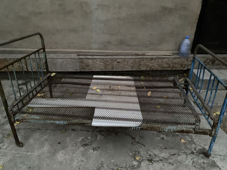 Кровать доска там лишняя