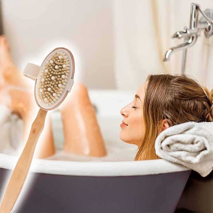 Дървена четка за тяло с натурални влакна, ексфолиращ и масажен ефект