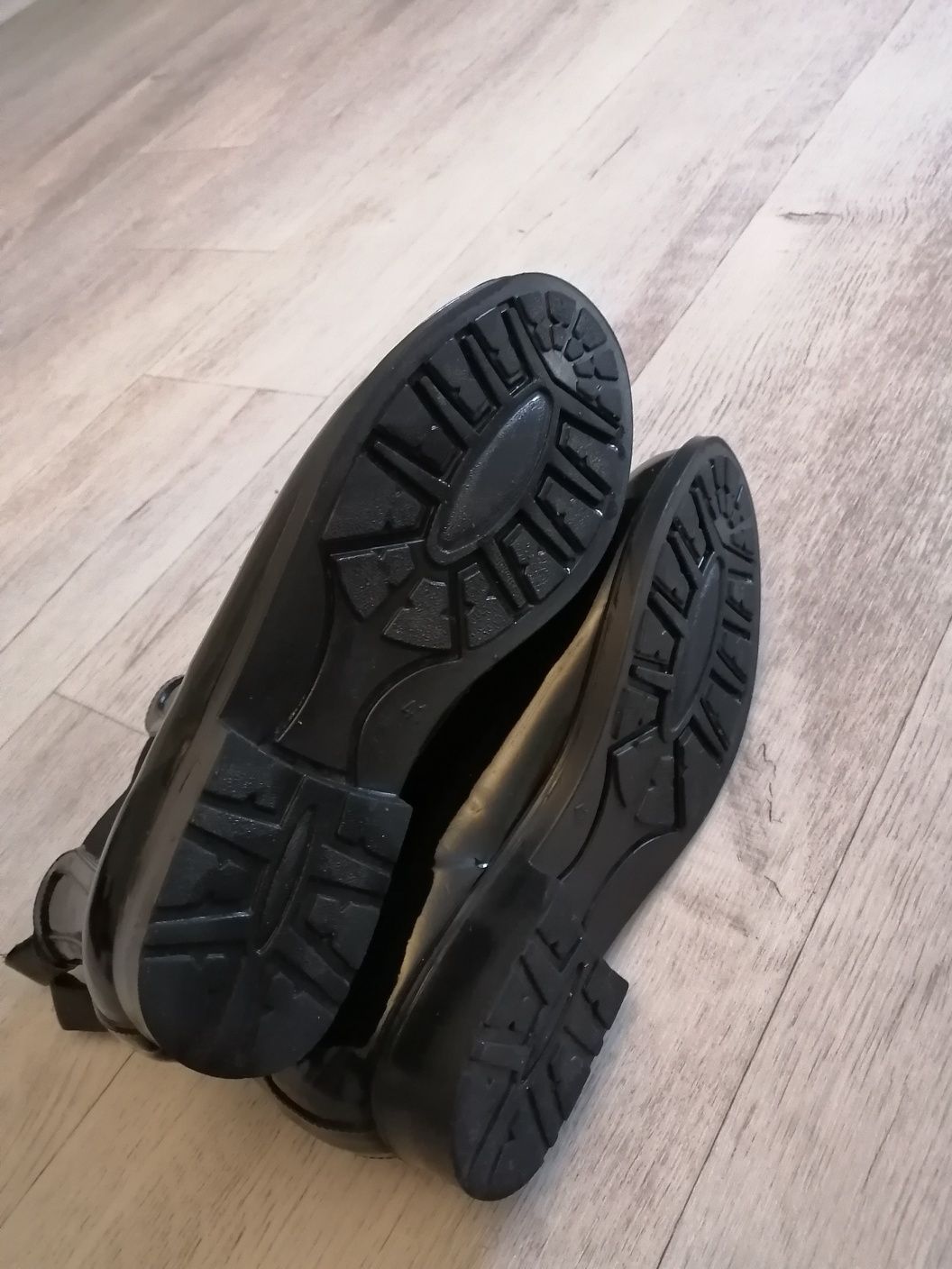 Продаю резиновые сапоги
