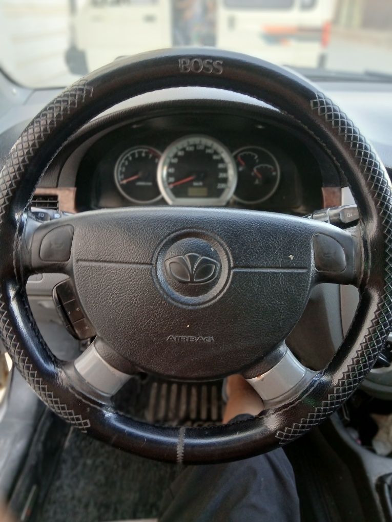 Lacetti sotiladi !