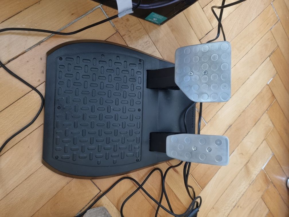 Thrustmaster tx racing wheel в много добро състояние