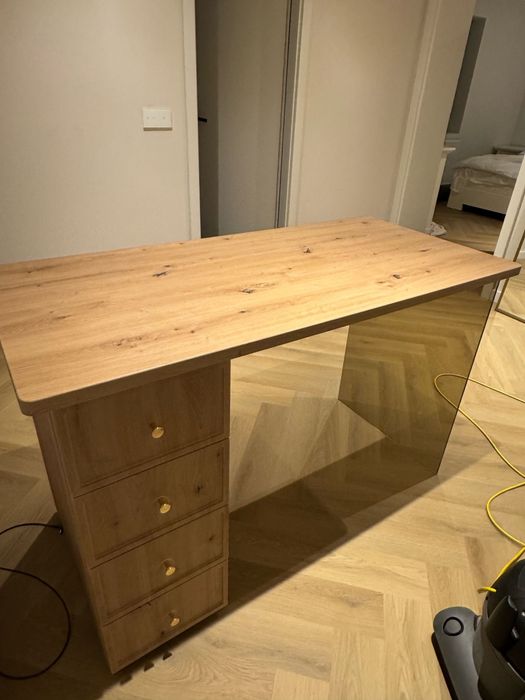 Birou de lemn si sticla