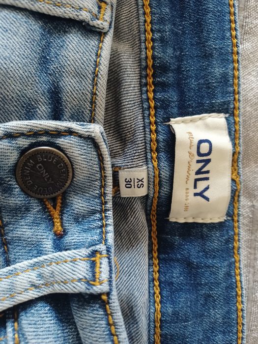 Дънки ONLY XS накъсани